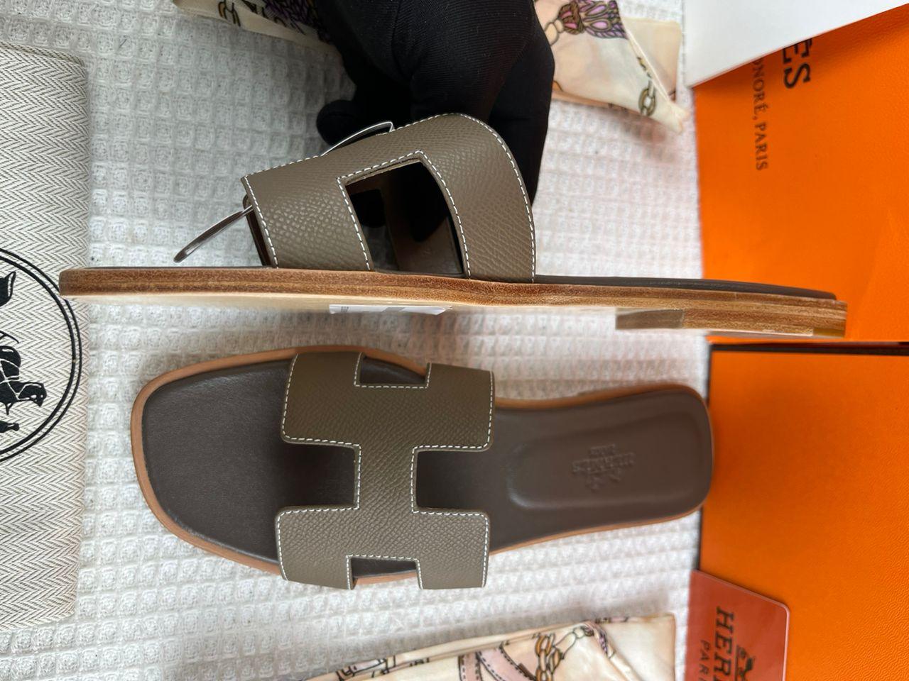 Hermès Oran Sandalet Etoupe Epsom Deri - Glimmer of Luxury