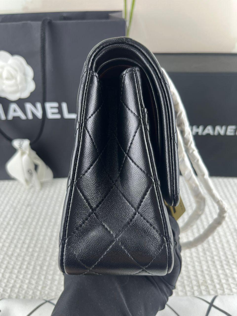 CHANEL Yumuşak Kapitone Kuzu Derisi Maxi Tek Kapaklı Çanta - Glimmer of Luxury