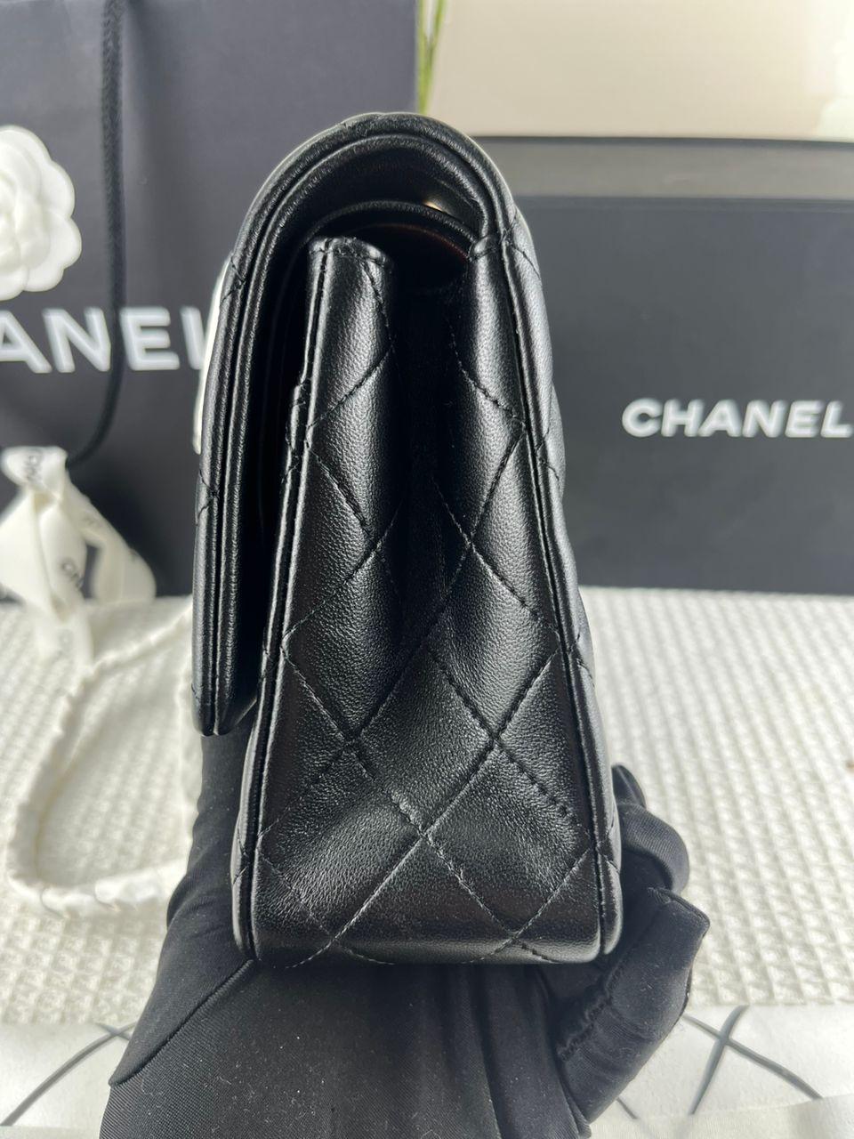 CHANEL Yumuşak Kapitone Kuzu Derisi Maxi Tek Kapaklı Çanta - Glimmer of Luxury