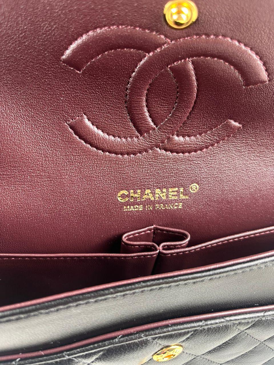 CHANEL Yumuşak Kapitone Kuzu Derisi Maxi Tek Kapaklı Çanta - Glimmer of Luxury