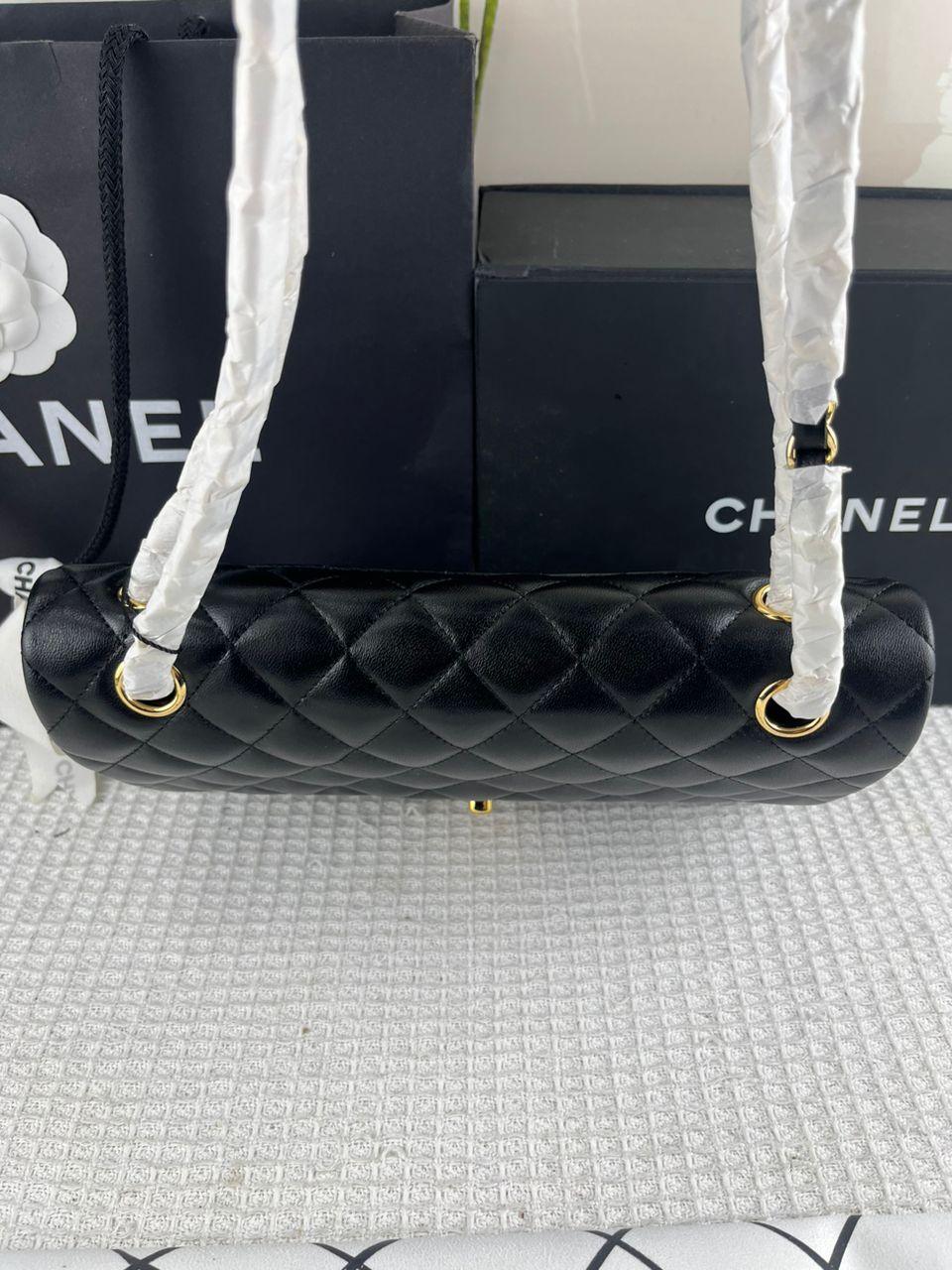 CHANEL Yumuşak Kapitone Kuzu Derisi Maxi Tek Kapaklı Çanta - Glimmer of Luxury