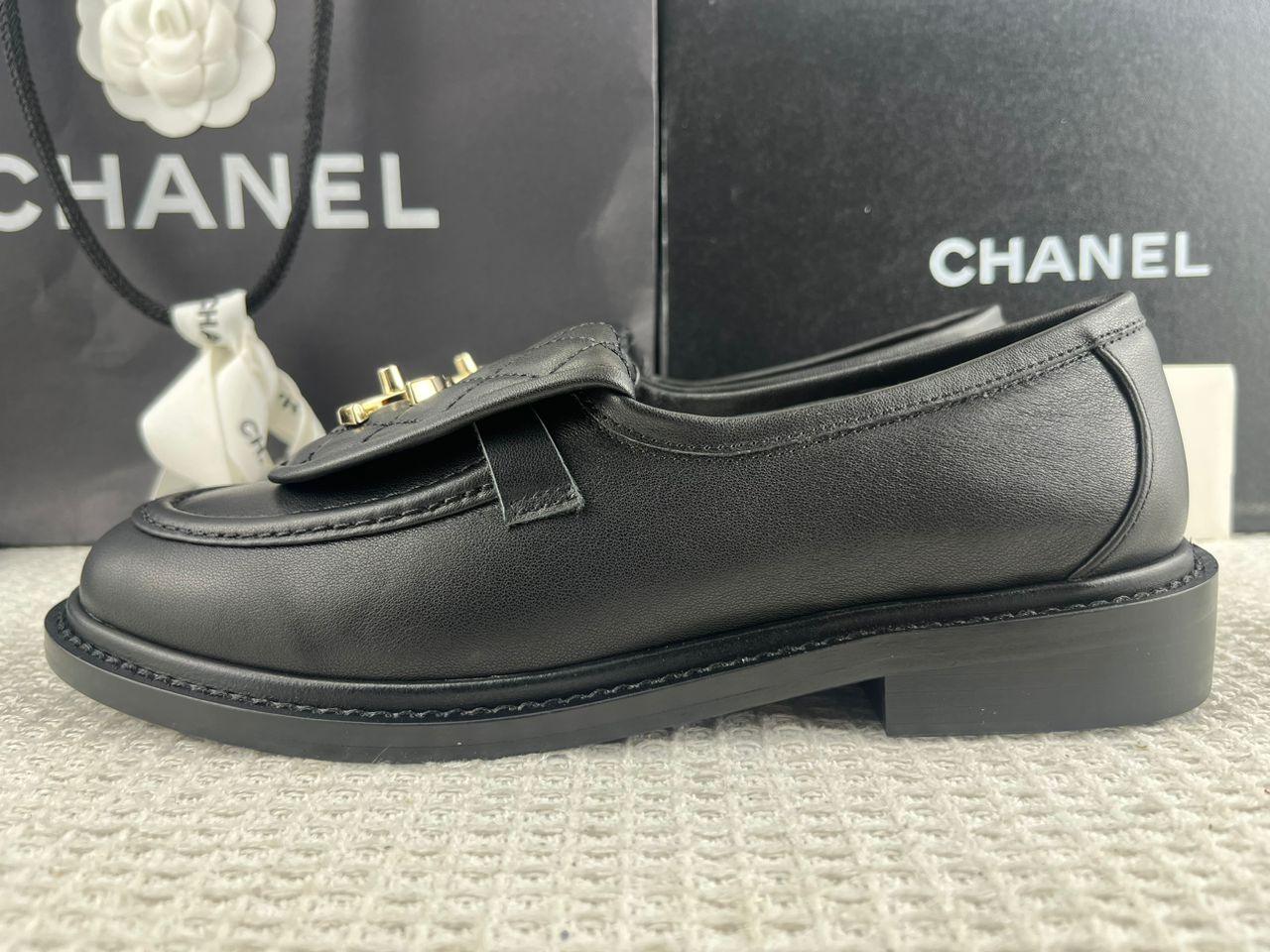 Chanel CC Dönüş Kilitli Deri Kapitone Siyah Loafer - Glimmer of Luxury
