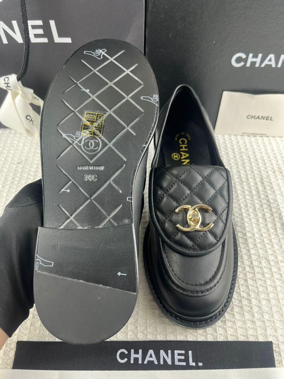 Chanel CC Dönüş Kilitli Deri Kapitone Siyah Loafer - Glimmer of Luxury