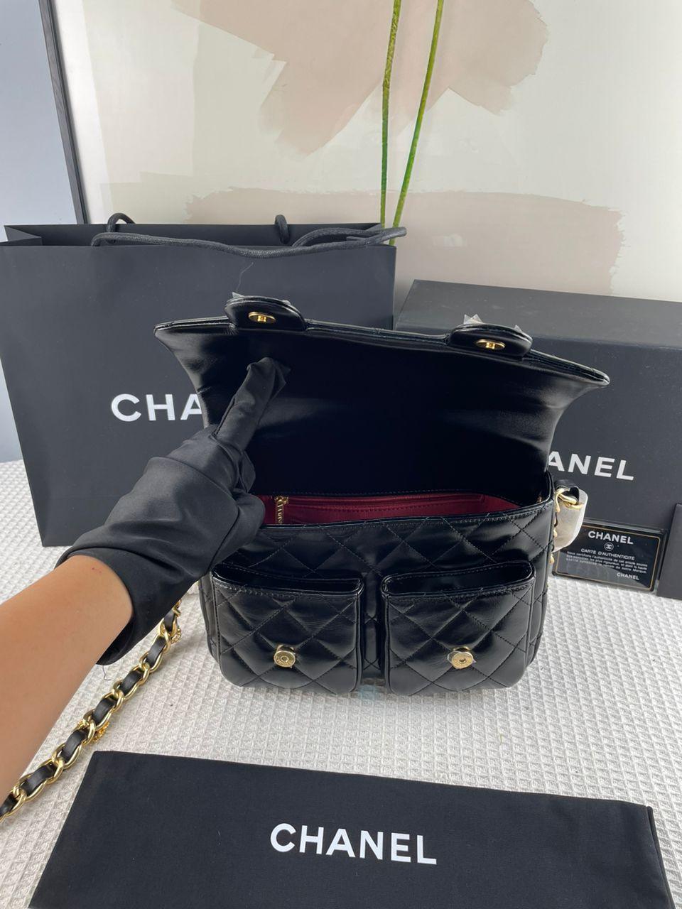 Chanel Kapaklı Üst Saplı Klasik CC Logo Elmas Kuzu Derisi Çanta - Glimmer of Luxury