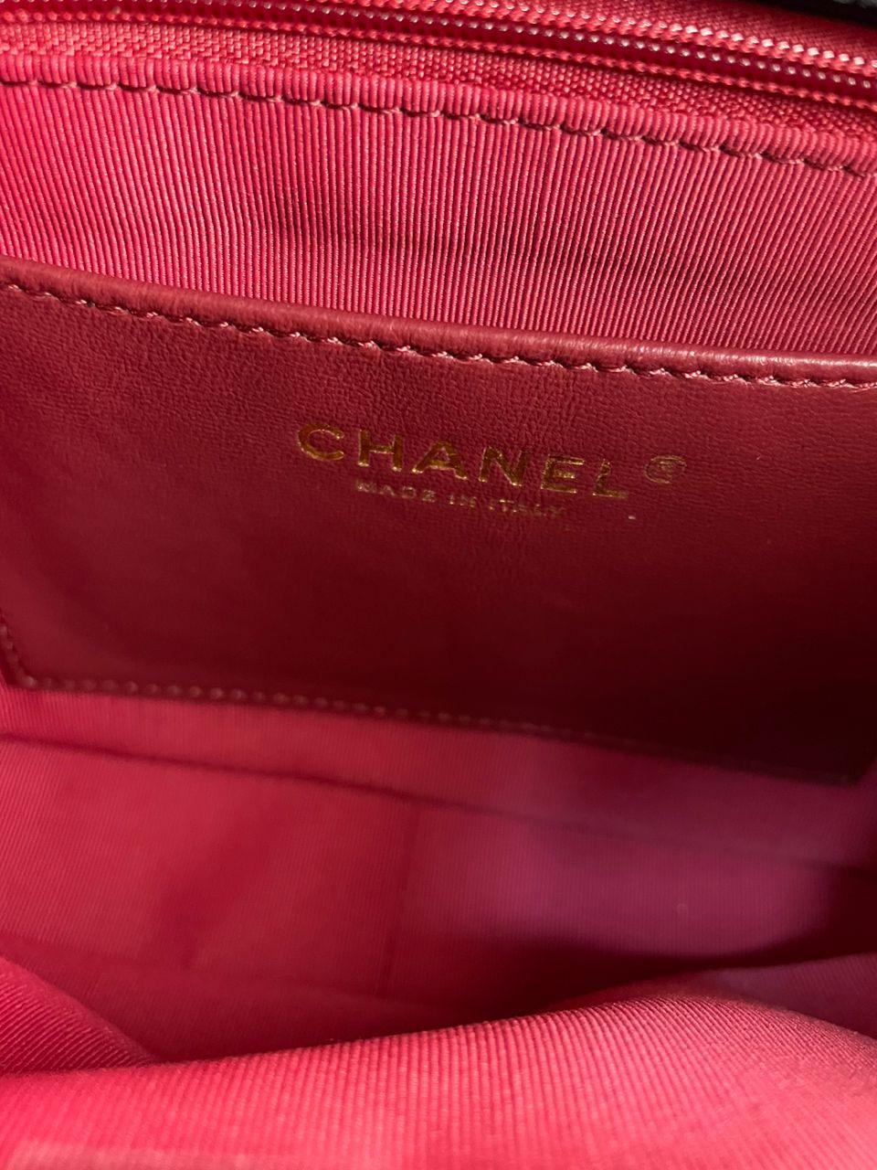 Chanel Kapaklı Üst Saplı Klasik CC Logo Elmas Kuzu Derisi Çanta - Glimmer of Luxury