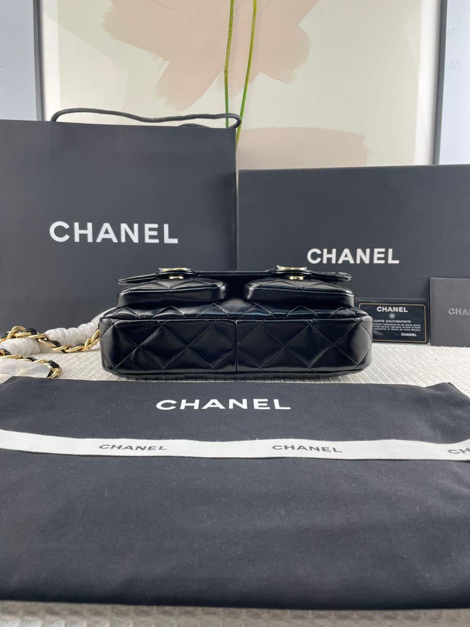 Chanel Kapaklı Üst Saplı Klasik CC Logo Elmas Kuzu Derisi Çanta - Glimmer of Luxury