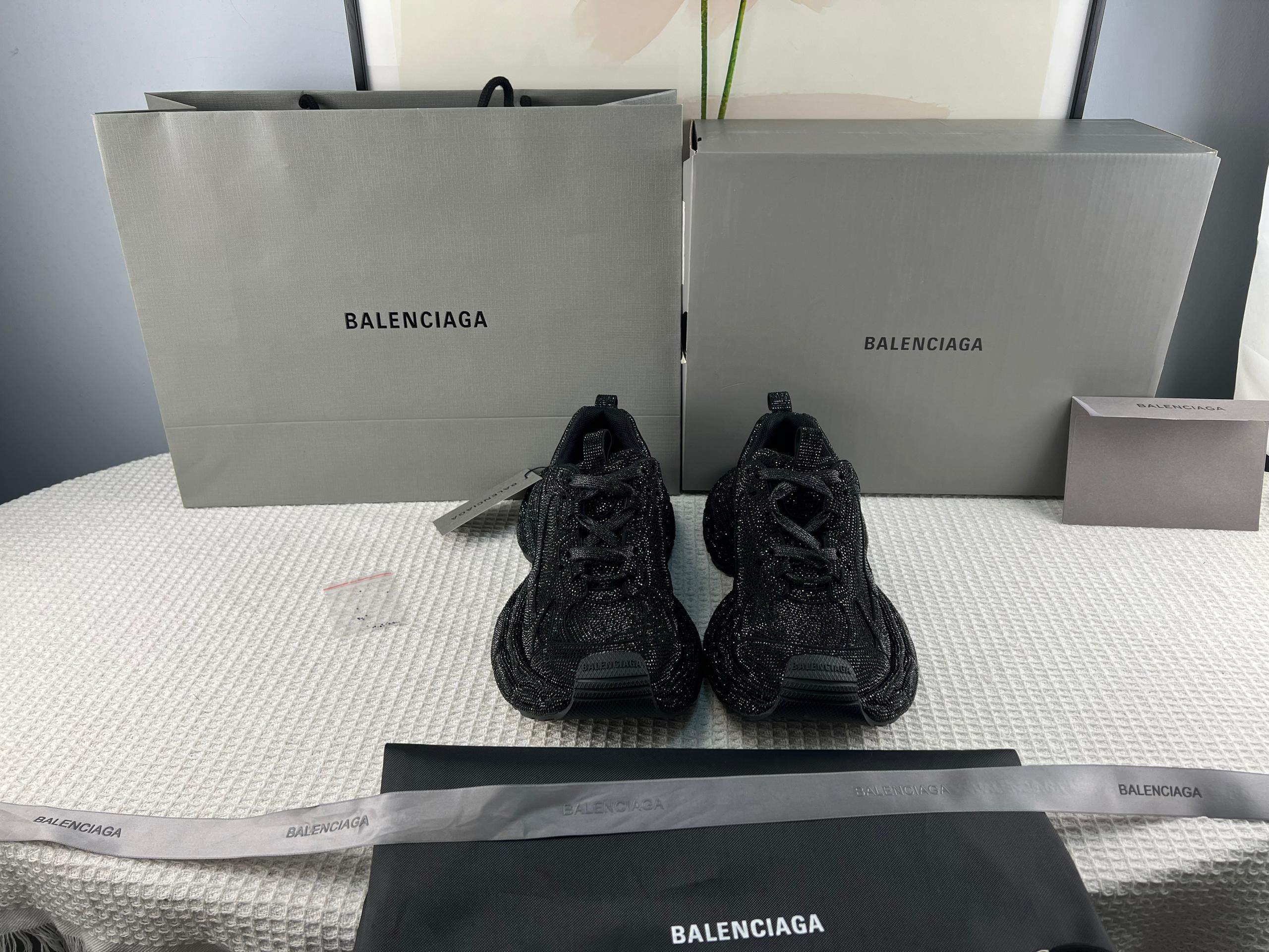 Balenciaga 3XL Siyah - Glimmer of Luxury