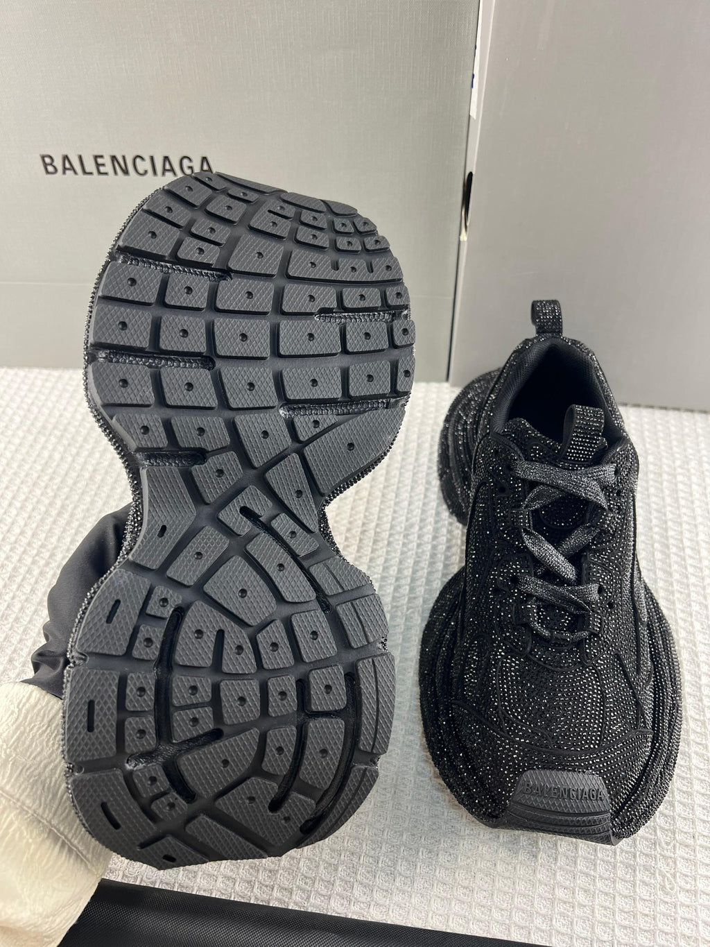 Balenciaga 3XL Siyah - Glimmer of Luxury