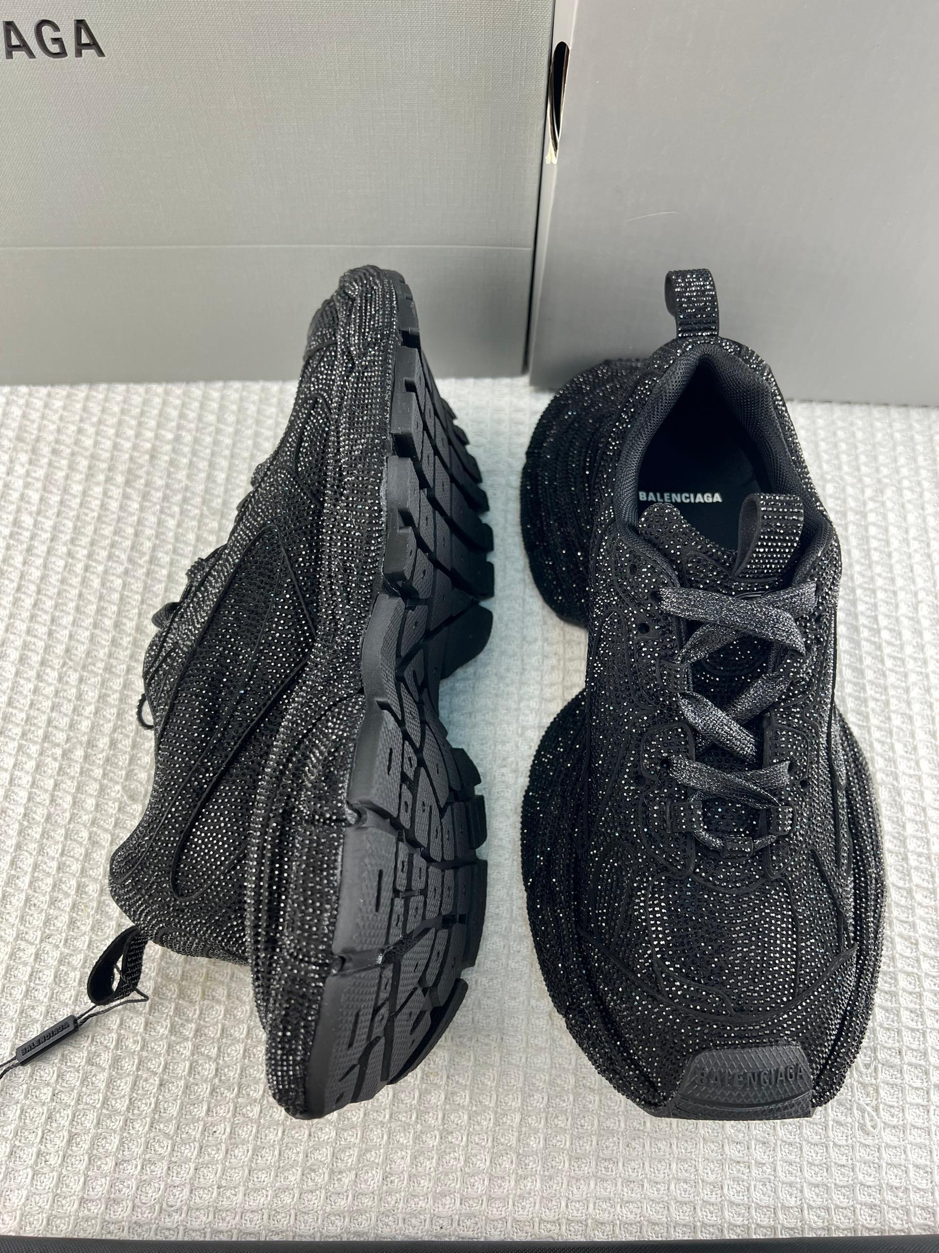 Balenciaga 3XL Siyah - Glimmer of Luxury