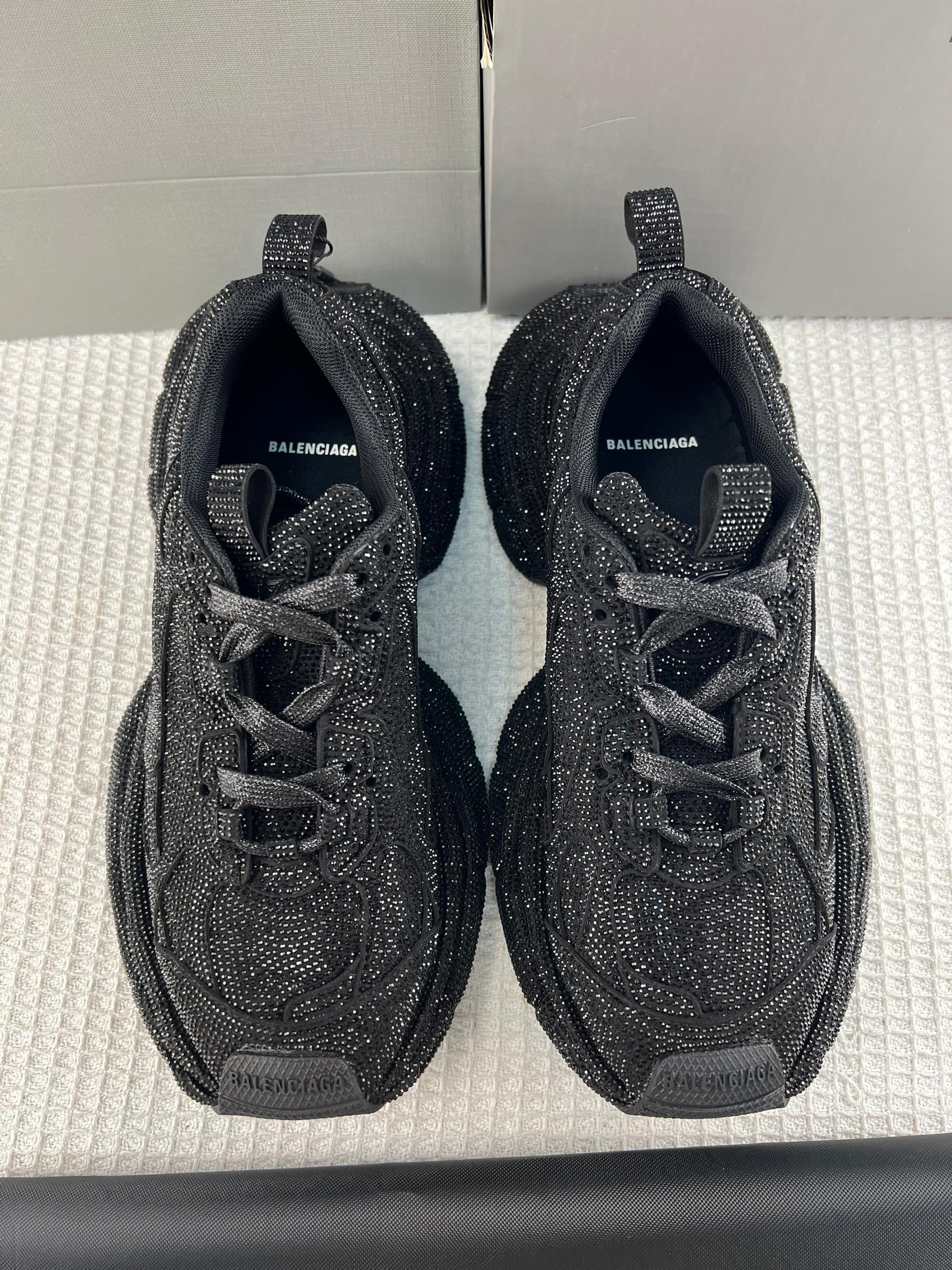 Balenciaga 3XL Siyah - Glimmer of Luxury