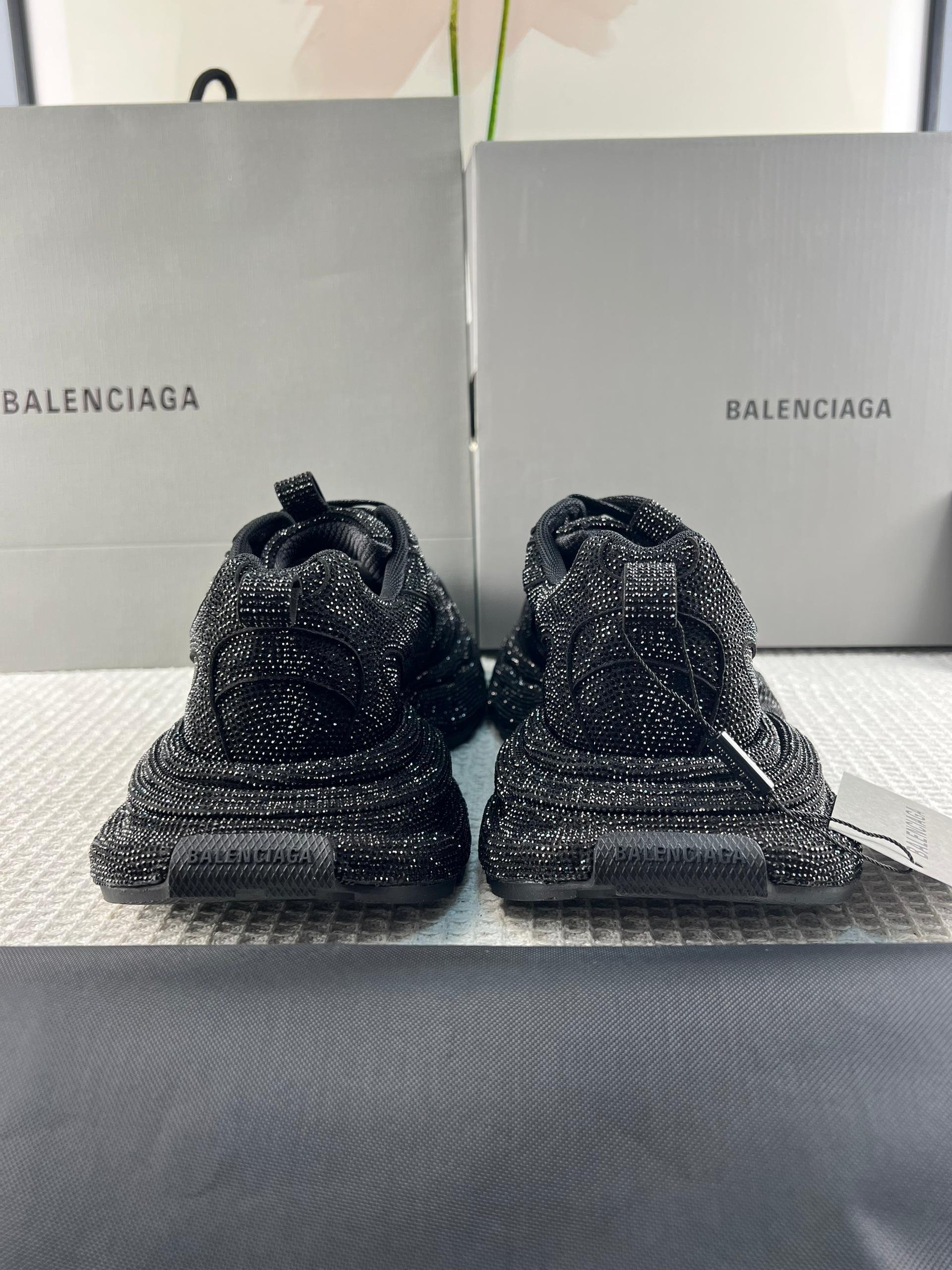 Balenciaga 3XL Siyah - Glimmer of Luxury