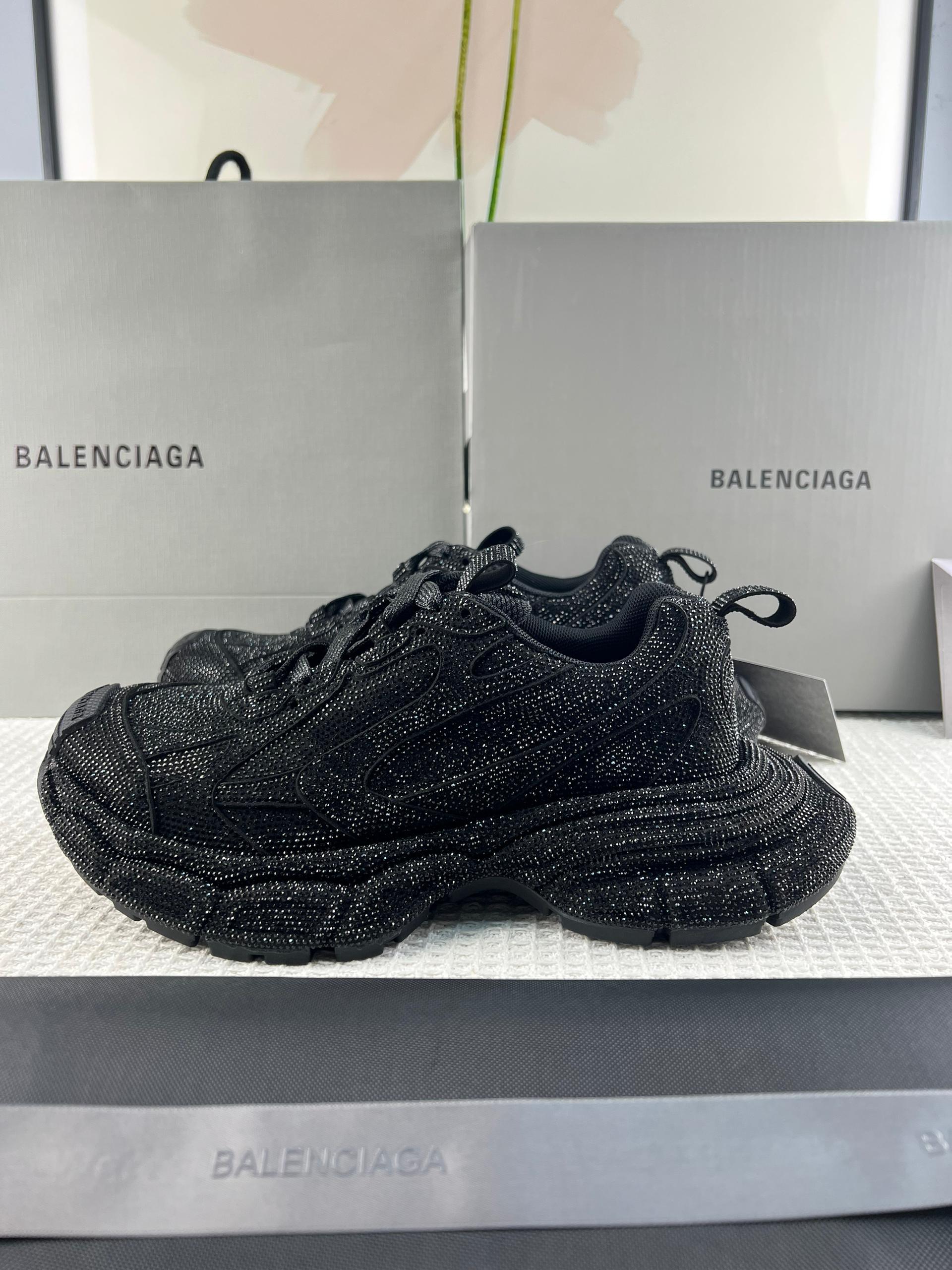 Balenciaga 3XL Siyah - Glimmer of Luxury