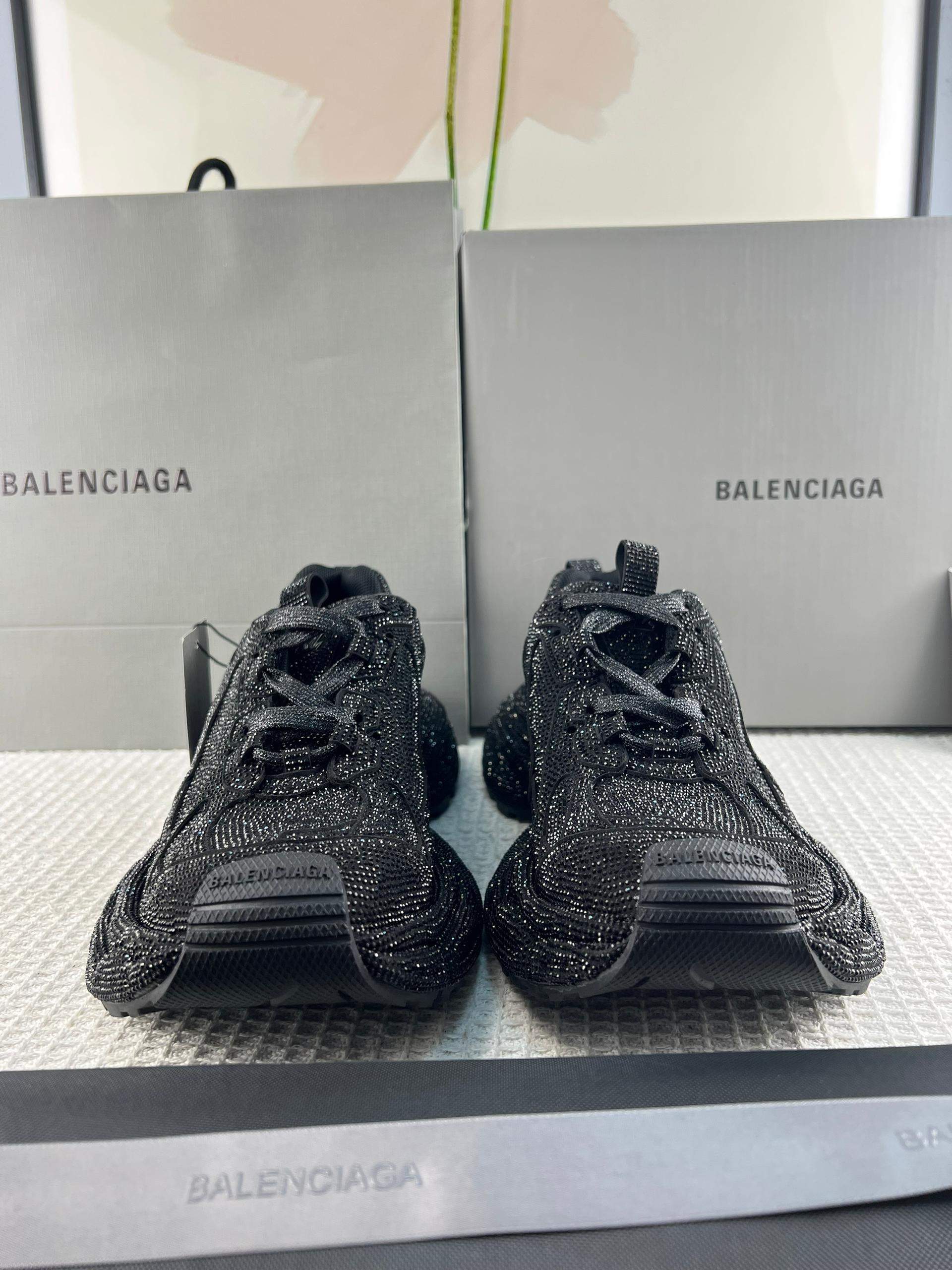 Balenciaga 3XL Siyah - Glimmer of Luxury