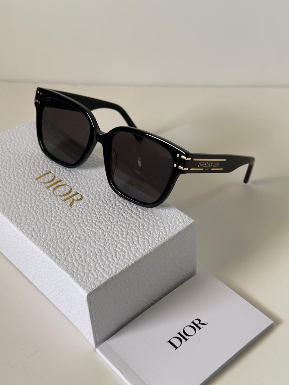 Dior Signature S7F Siyah Kare Güneş Gözlüğü - Glimmer of Luxury