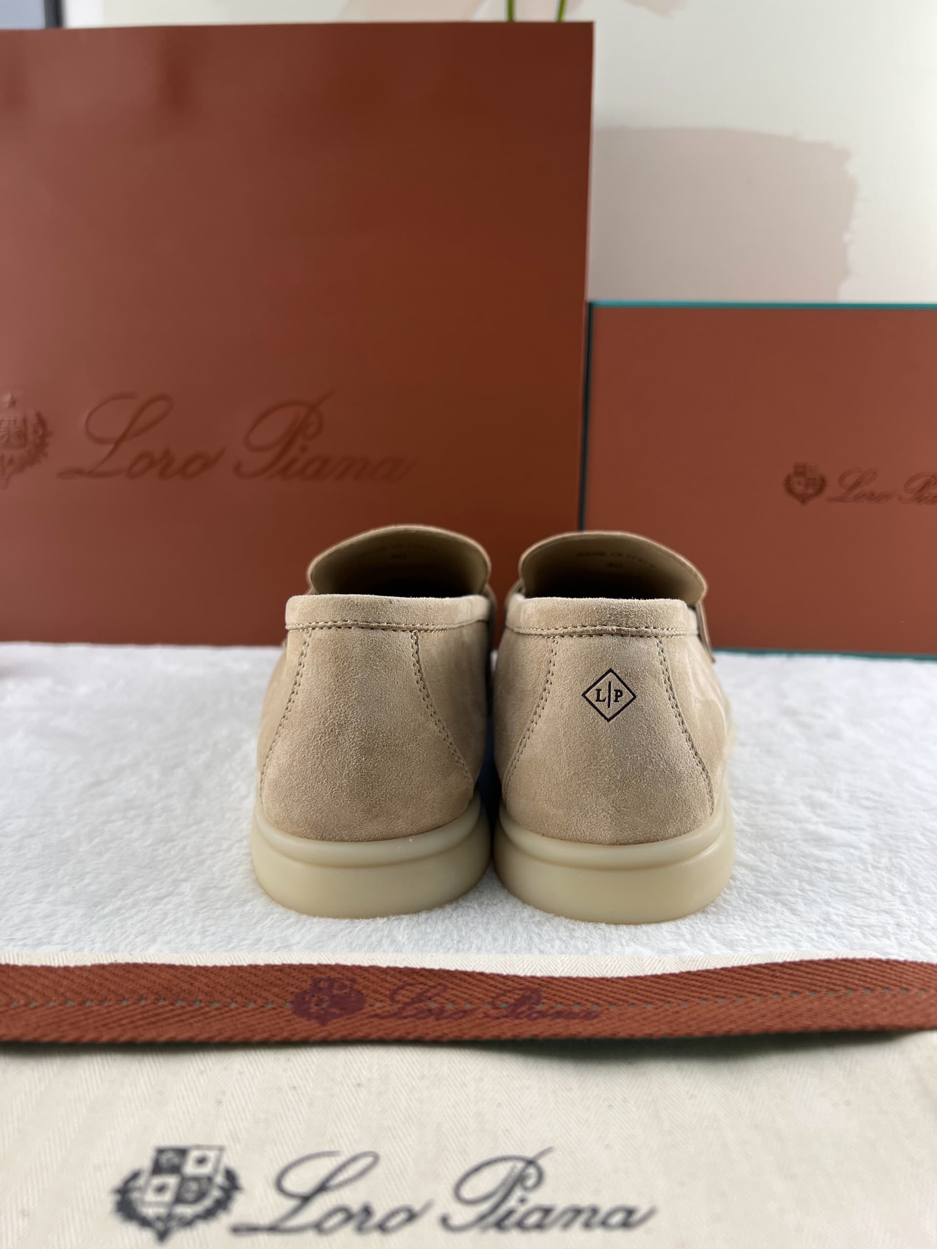 Loro Piana Yaz Büyüsü Yürüyüş Ayakkabısı - Kum Taşı - Glimmer of Luxury