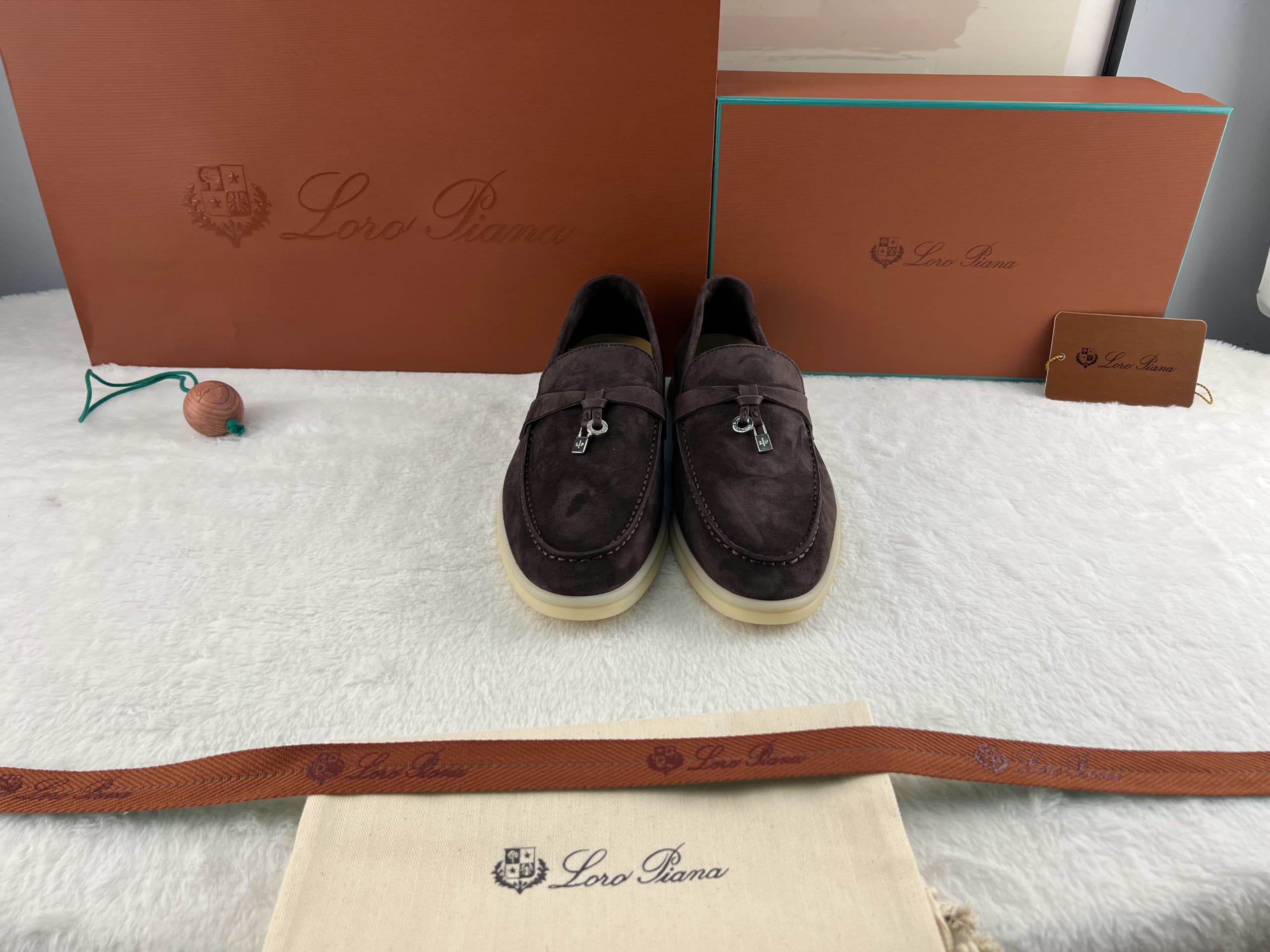 Loro Piana Yaz Büyüsü Yürüyüş Ayakkabısı - Çikolata - Glimmer of Luxury