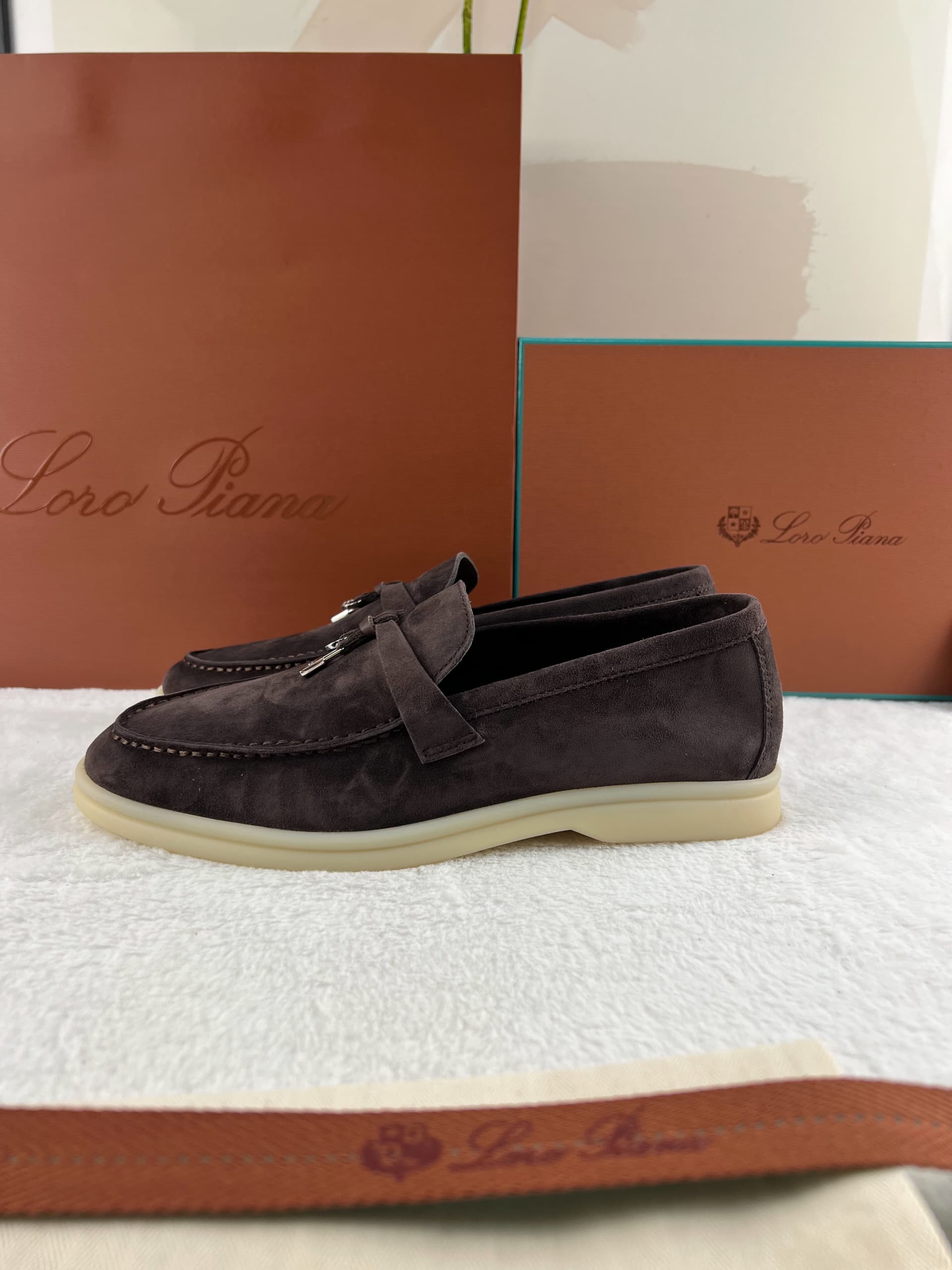 Loro Piana Yaz Büyüsü Yürüyüş Ayakkabısı - Çikolata - Glimmer of Luxury