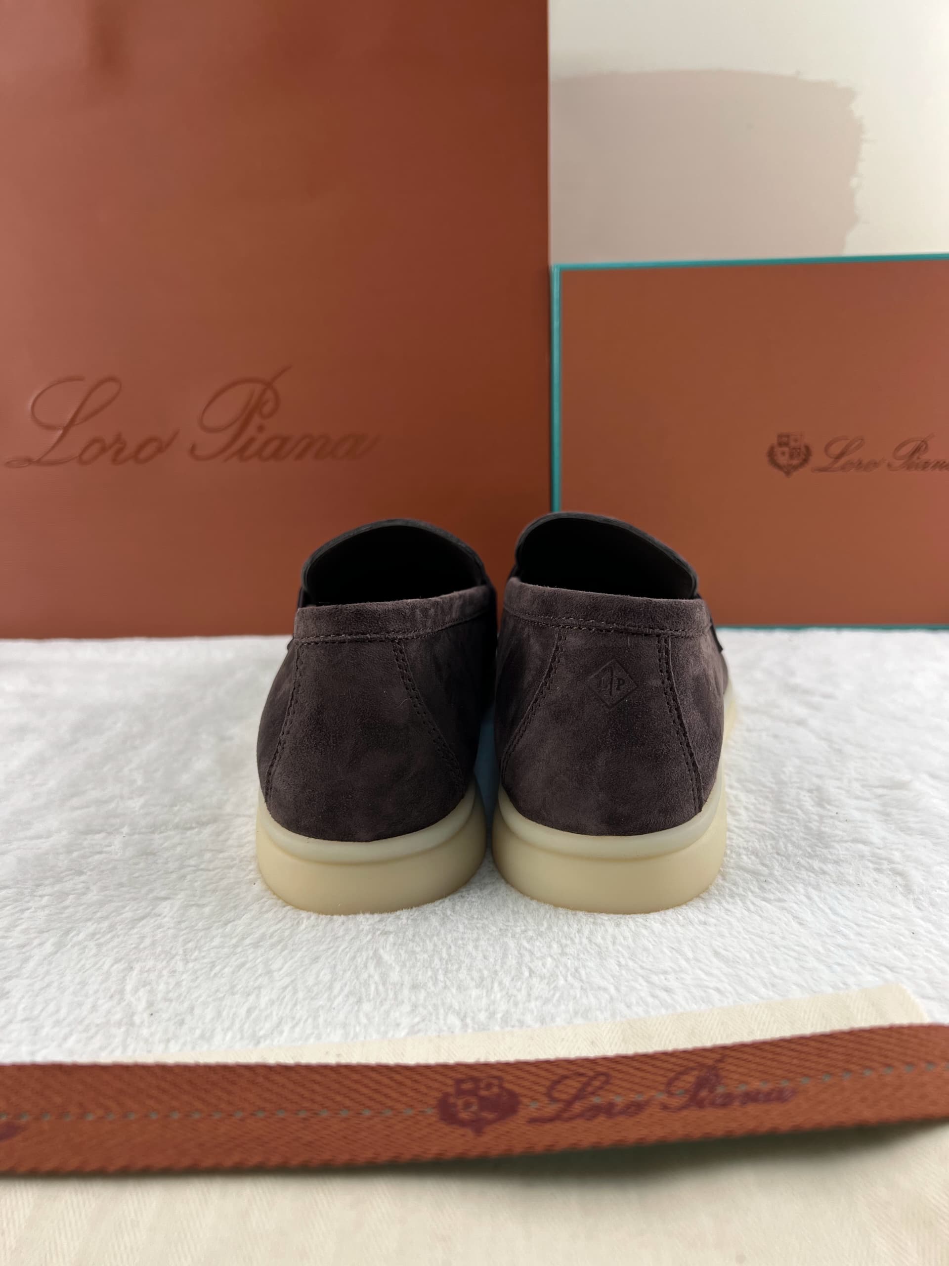 Loro Piana Yaz Büyüsü Yürüyüş Ayakkabısı - Çikolata - Glimmer of Luxury