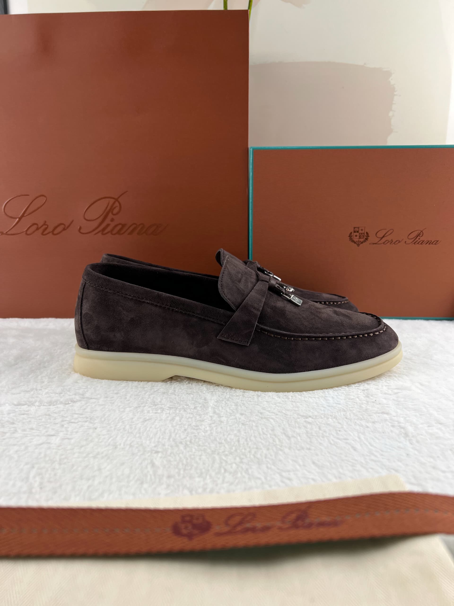 Loro Piana Yaz Büyüsü Yürüyüş Ayakkabısı - Çikolata - Glimmer of Luxury