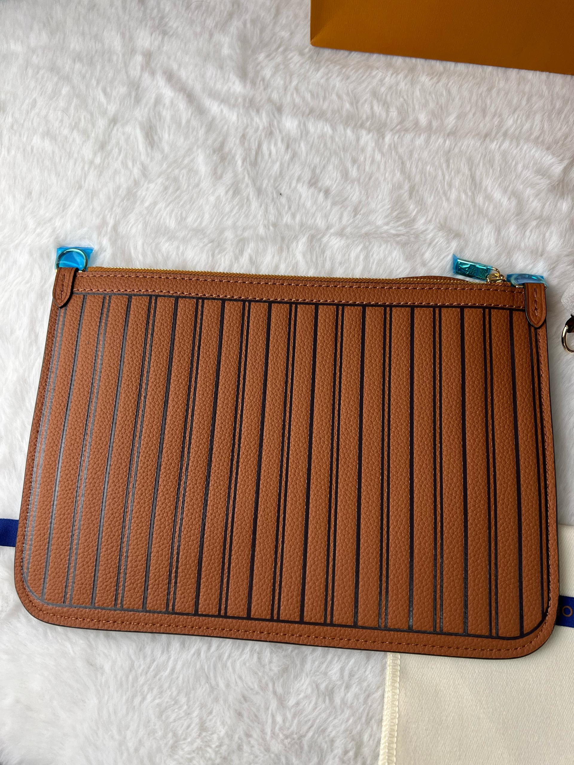 Louis Vuitton M12061 Neverfull İçten Dışa MM Tan - Glimmer of Luxury