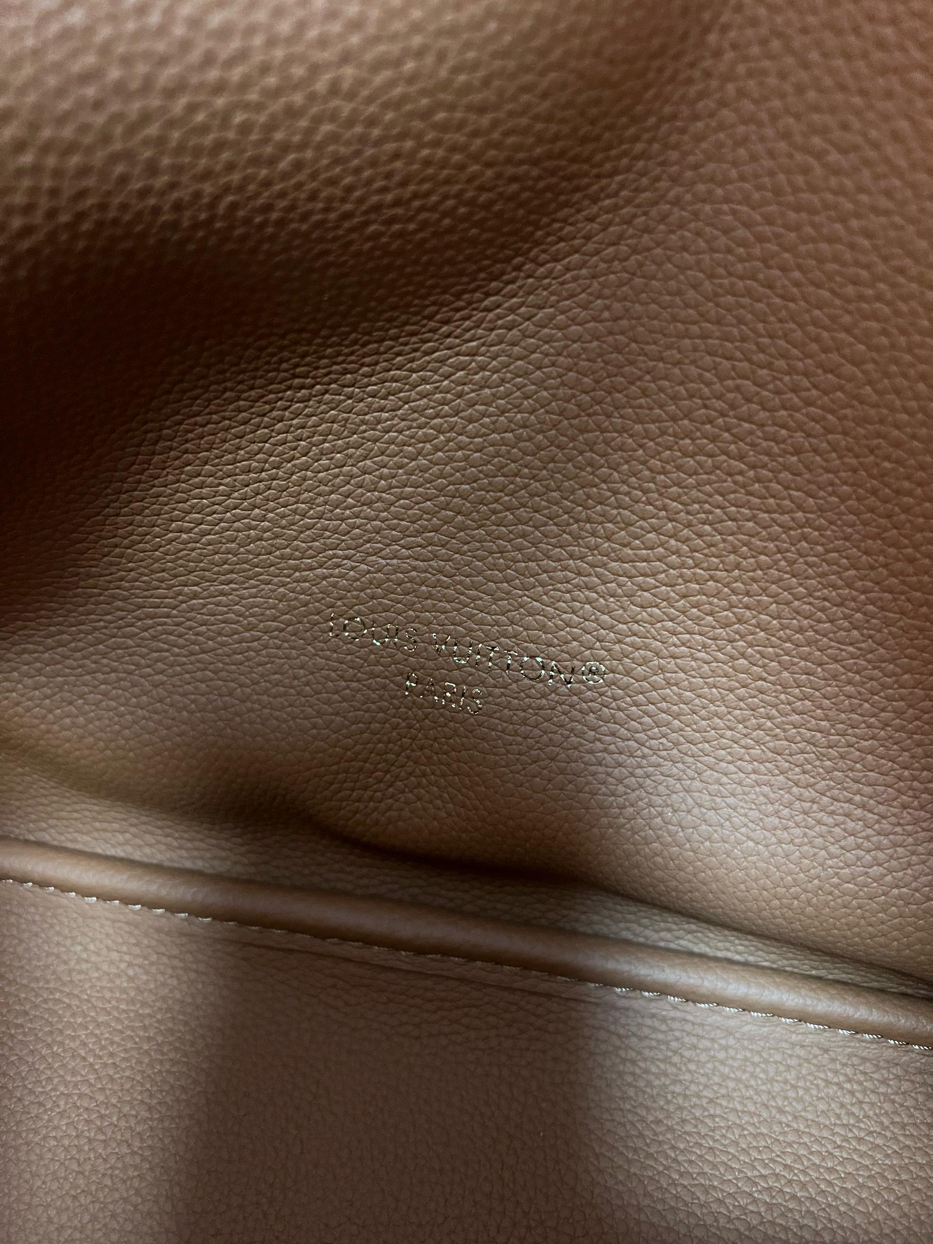 Louis Vuitton M12061 Neverfull İçten Dışa MM Tan - Glimmer of Luxury