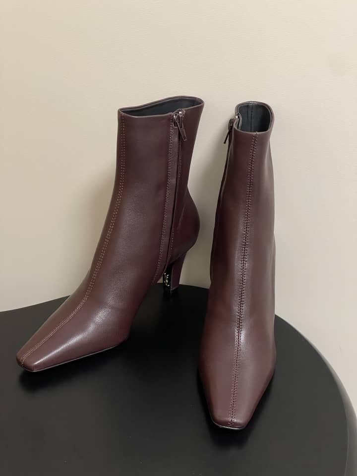 Saint Laurent Jill 95 Leather Ankle Boots