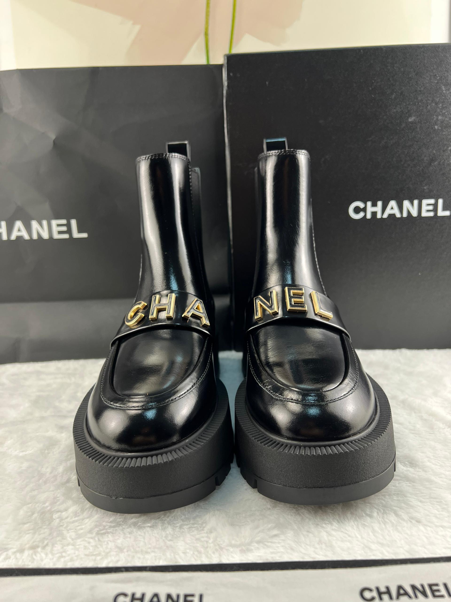 Chanel S24 Kısa Botlar - Glimmer of Luxury