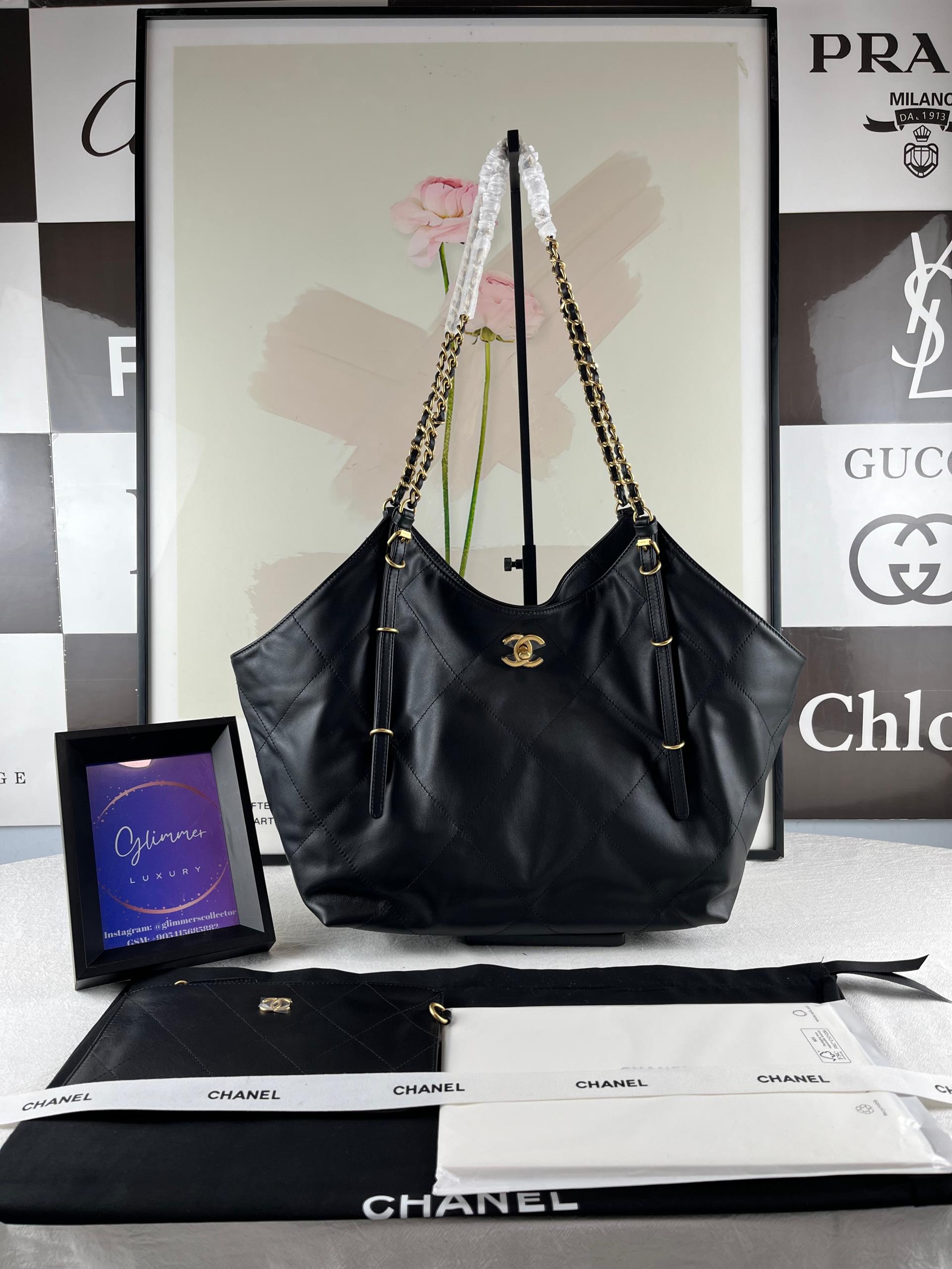 Maxi Shopping Bag Calfskin Leather and Gold-Tone Metal Black