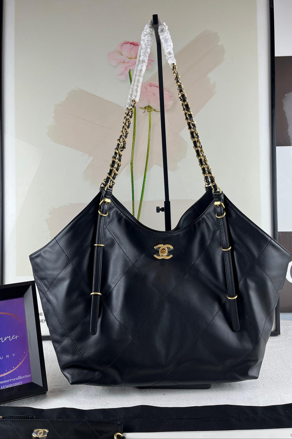 Maxi Shopping Bag Calfskin Leather and Gold-Tone Metal Black