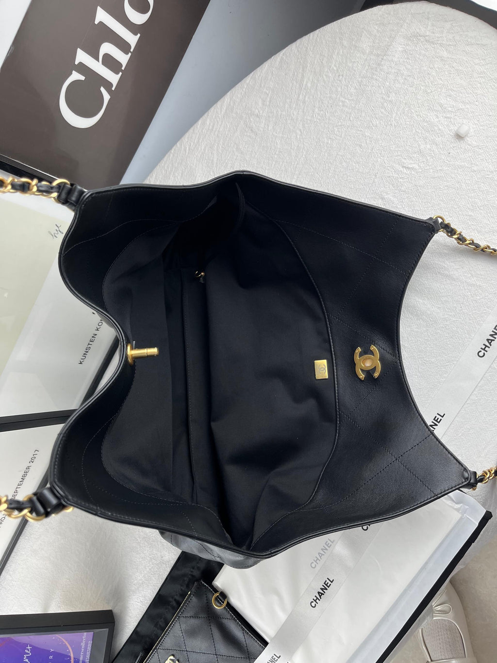 Maxi Shopping Bag Calfskin Leather and Gold-Tone Metal Black