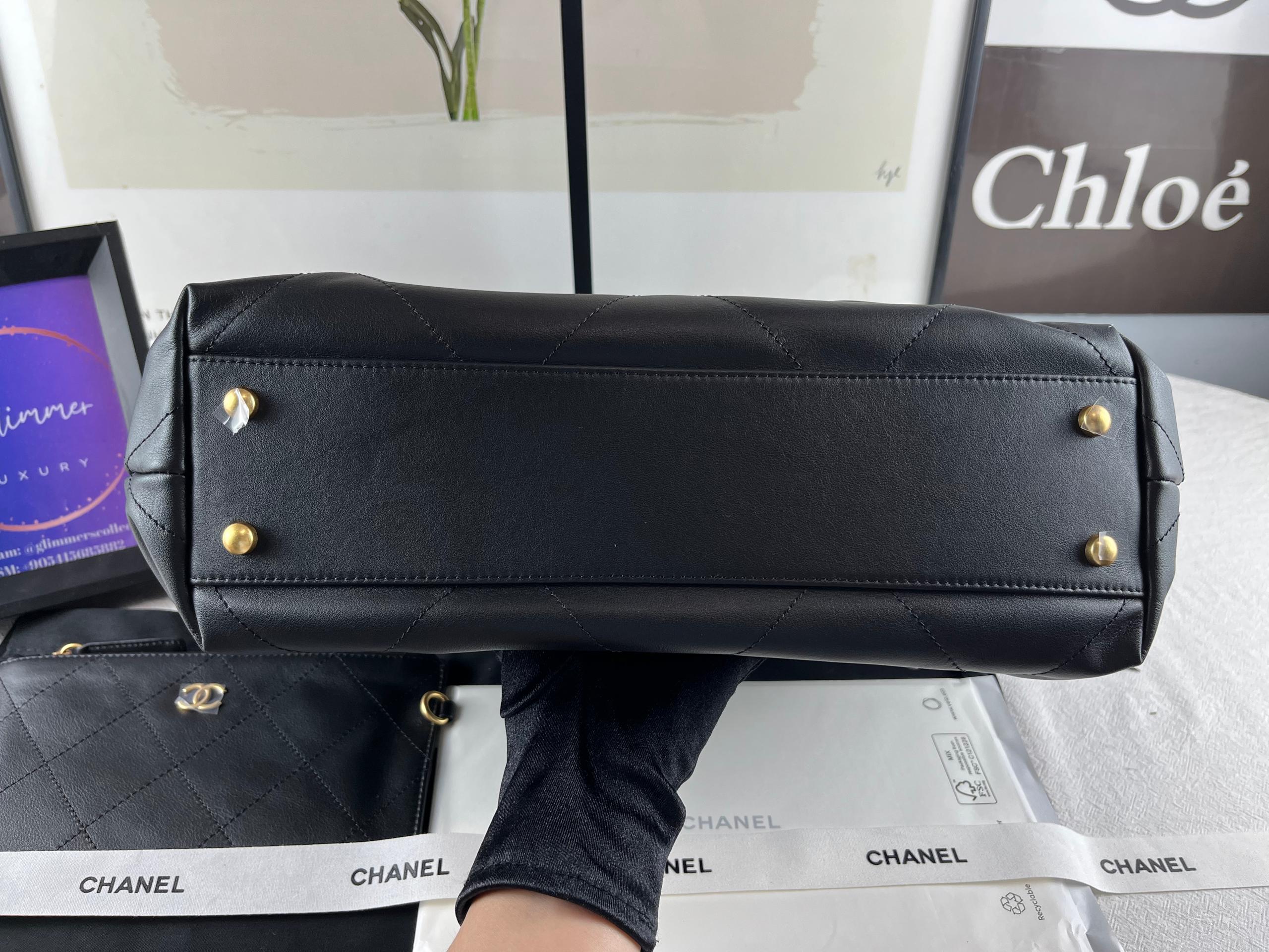 Maxi Shopping Bag Calfskin Leather and Gold-Tone Metal Black