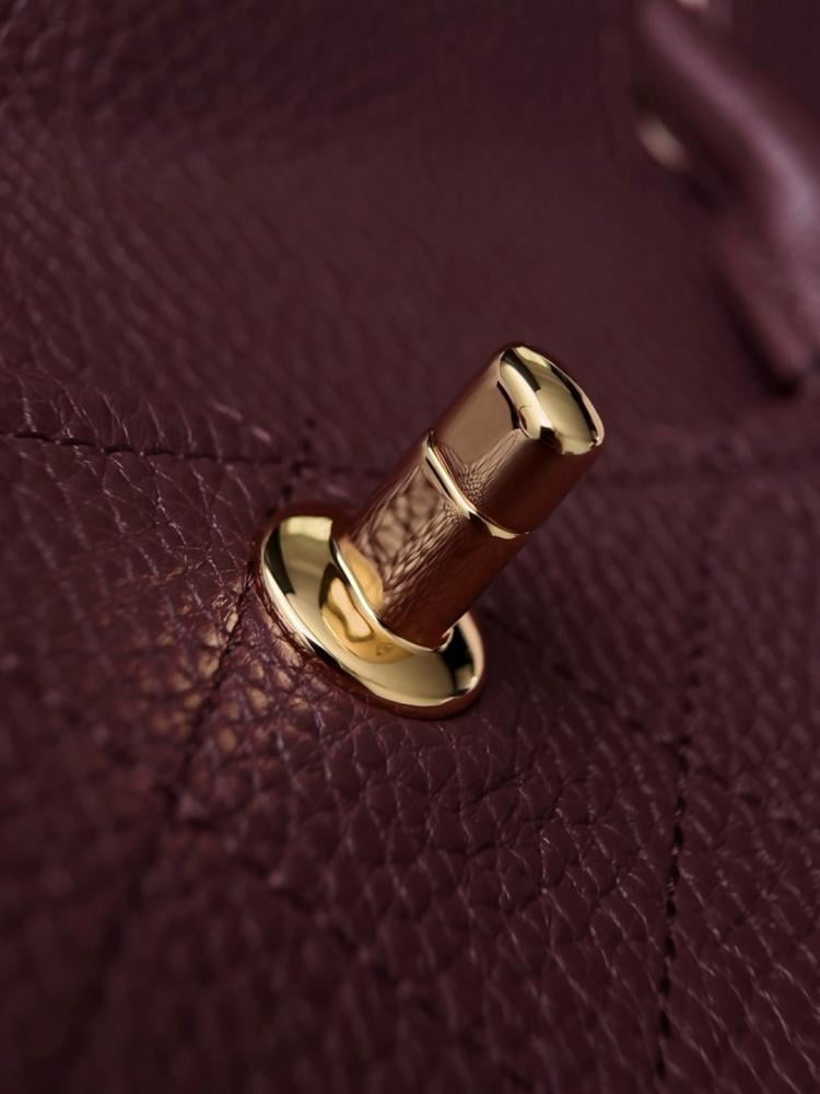 Chanel Urban Essentials Küçük Alışveriş Çantası