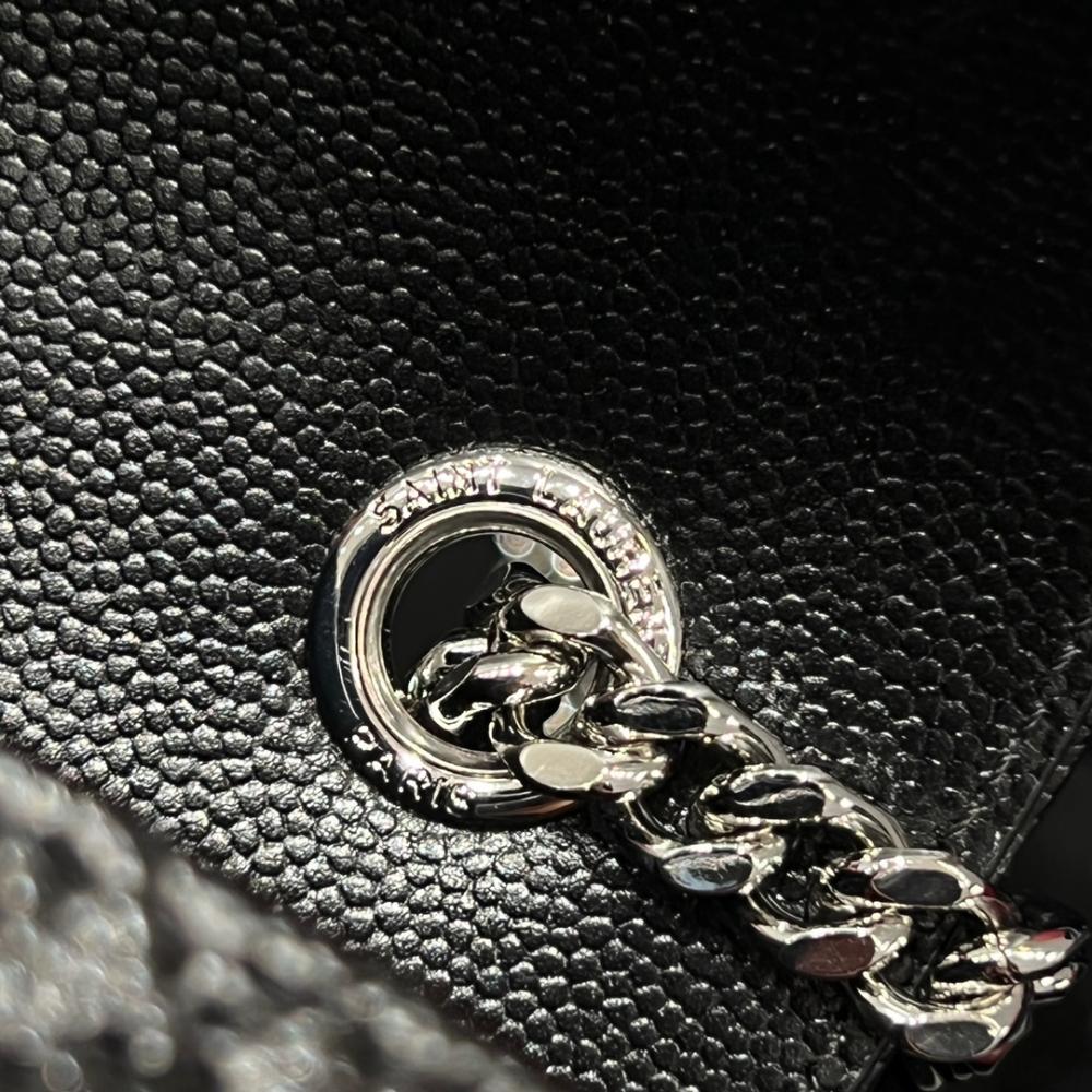 حقيبة كتف صغيرة من جلد سان لوران لوجولو