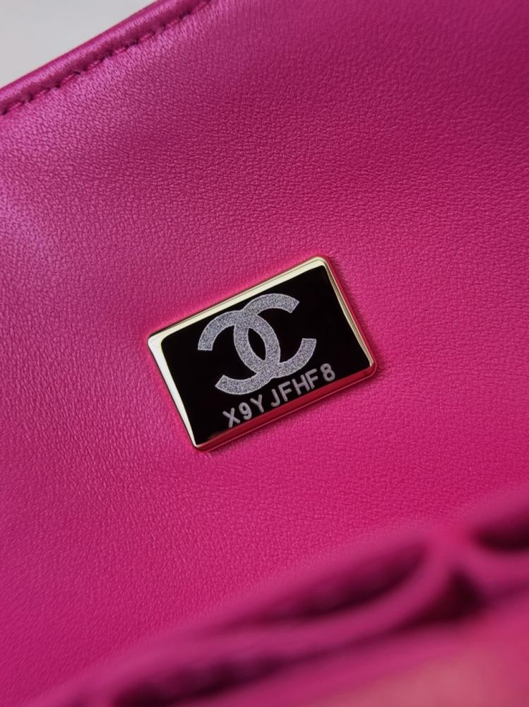 Chanel حقيبة فلاب متوسطة الحجم جلد خروف 2025 بورغندي