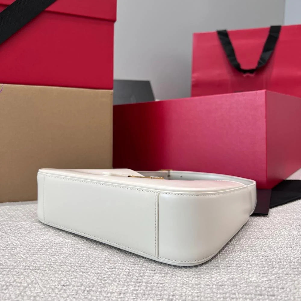 Saint Laurent Le 5 A حقيبة هوبو جلد ناعم