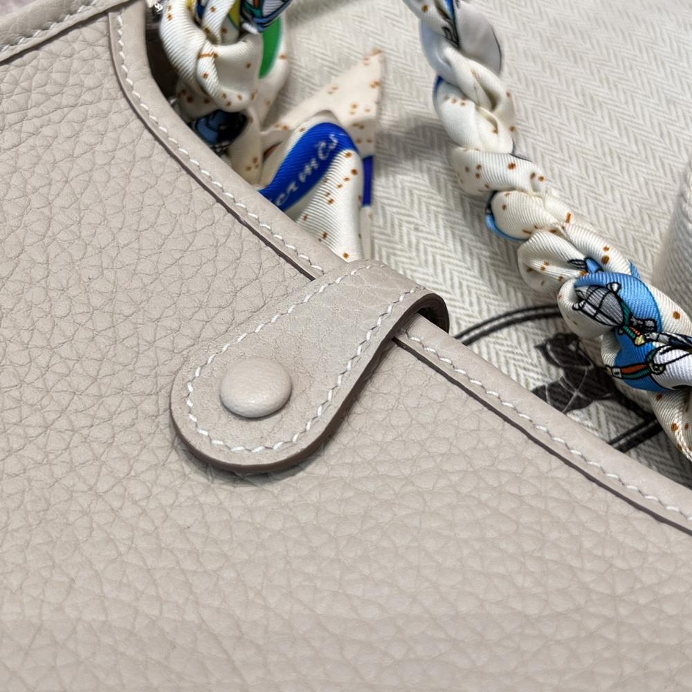 Hermès Evelyne 16cm Togo Leather Shoulder Bag