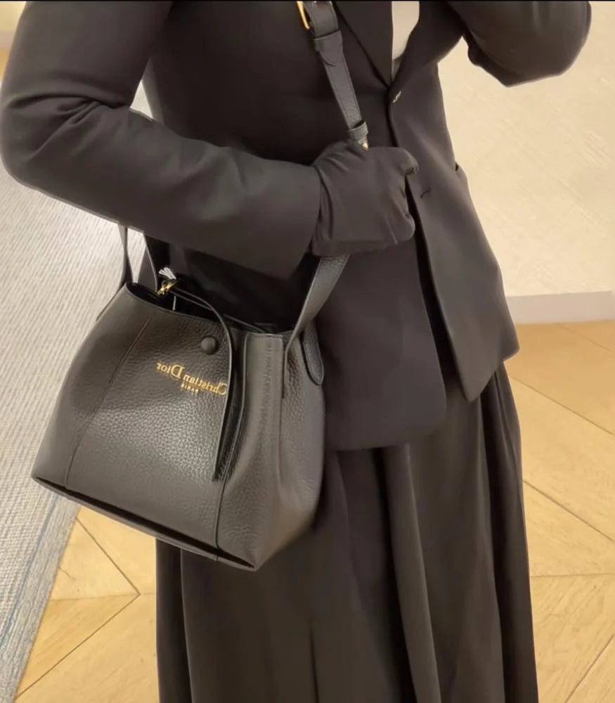 Dior İmzalı Orta Boy Kova Çanta