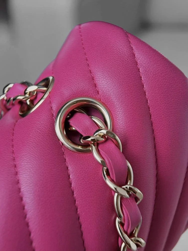 Chanel حقيبة فلاب متوسطة الحجم جلد خروف 2025 بورغندي