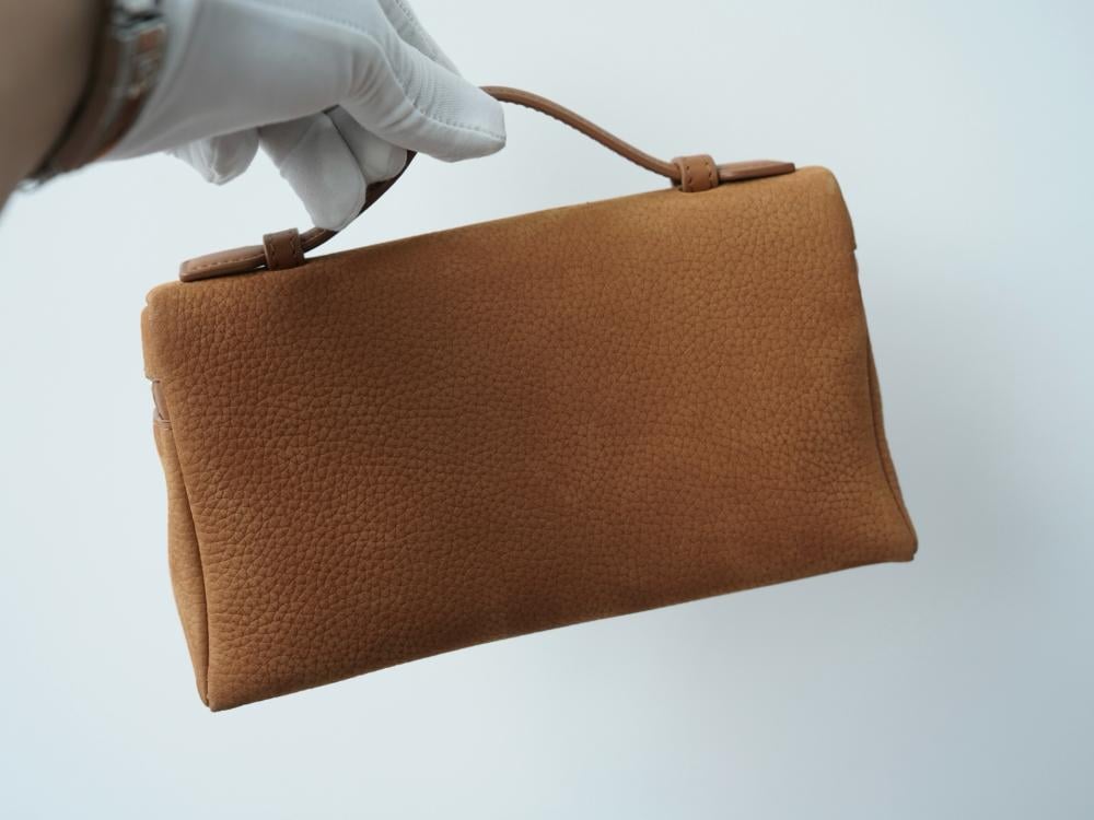 Loro Piana – Extra Pocket L19 (Camel / Light Skin Color)