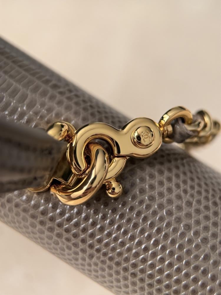 Chanel Kertenkele Derisi Desenli Uzun Üstten Saplı El Çantası