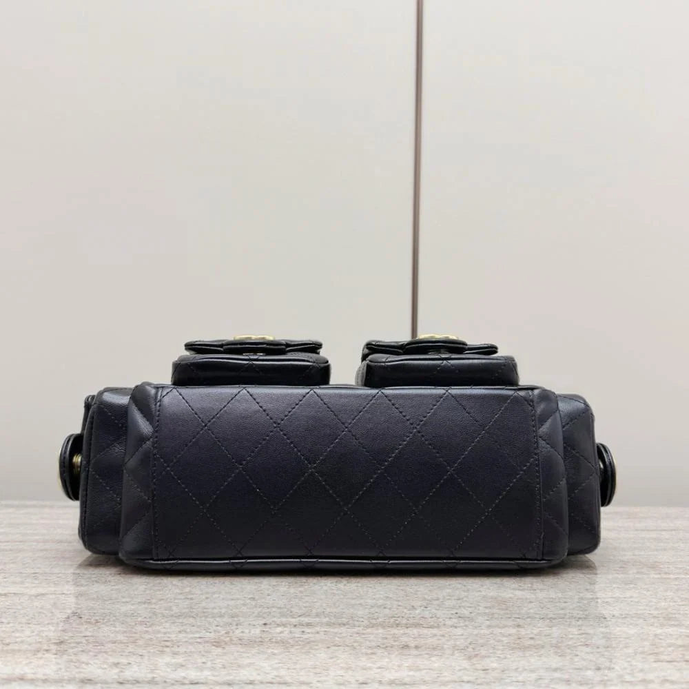 Chanel Orta Hobo Kargo Çantası Dana Derisi Siyah GHW - Glimmer of Luxury