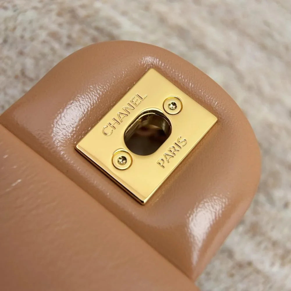 Chanel 24B Kapaklı Yeni Kalın Zincir Saplı Çanta - Glimmer of Luxury