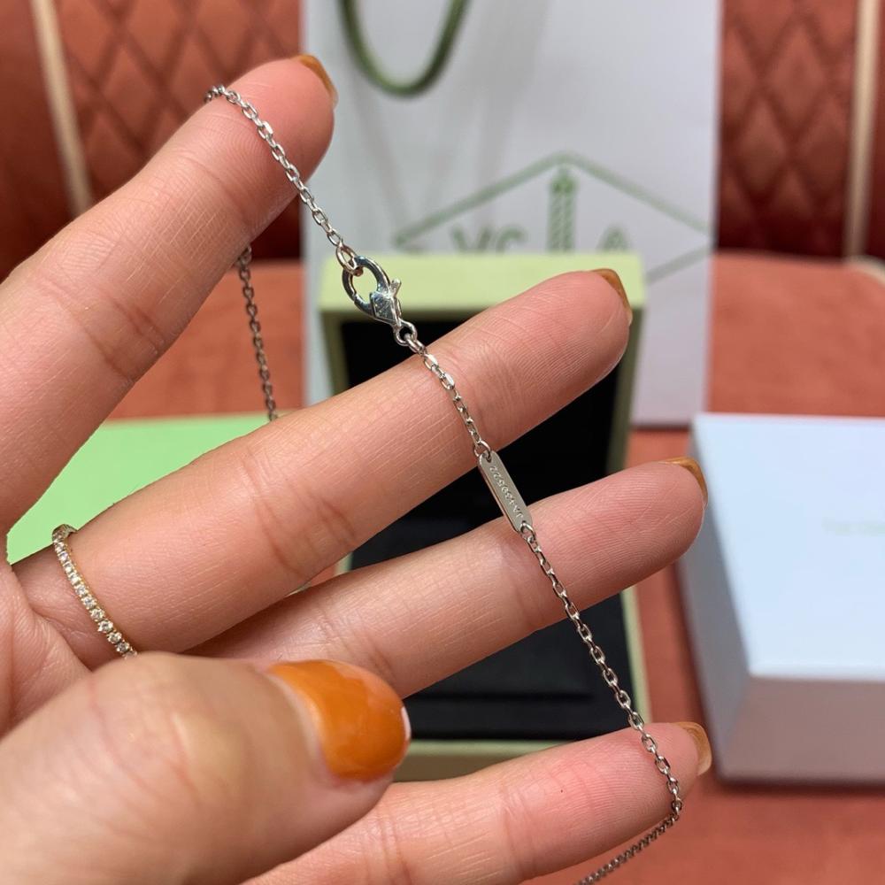 قلادة Van Cleef & Arpels Alhambra