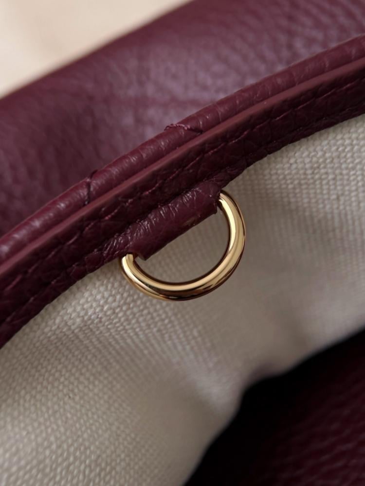 Chanel Urban Essentials Küçük Alışveriş Çantası