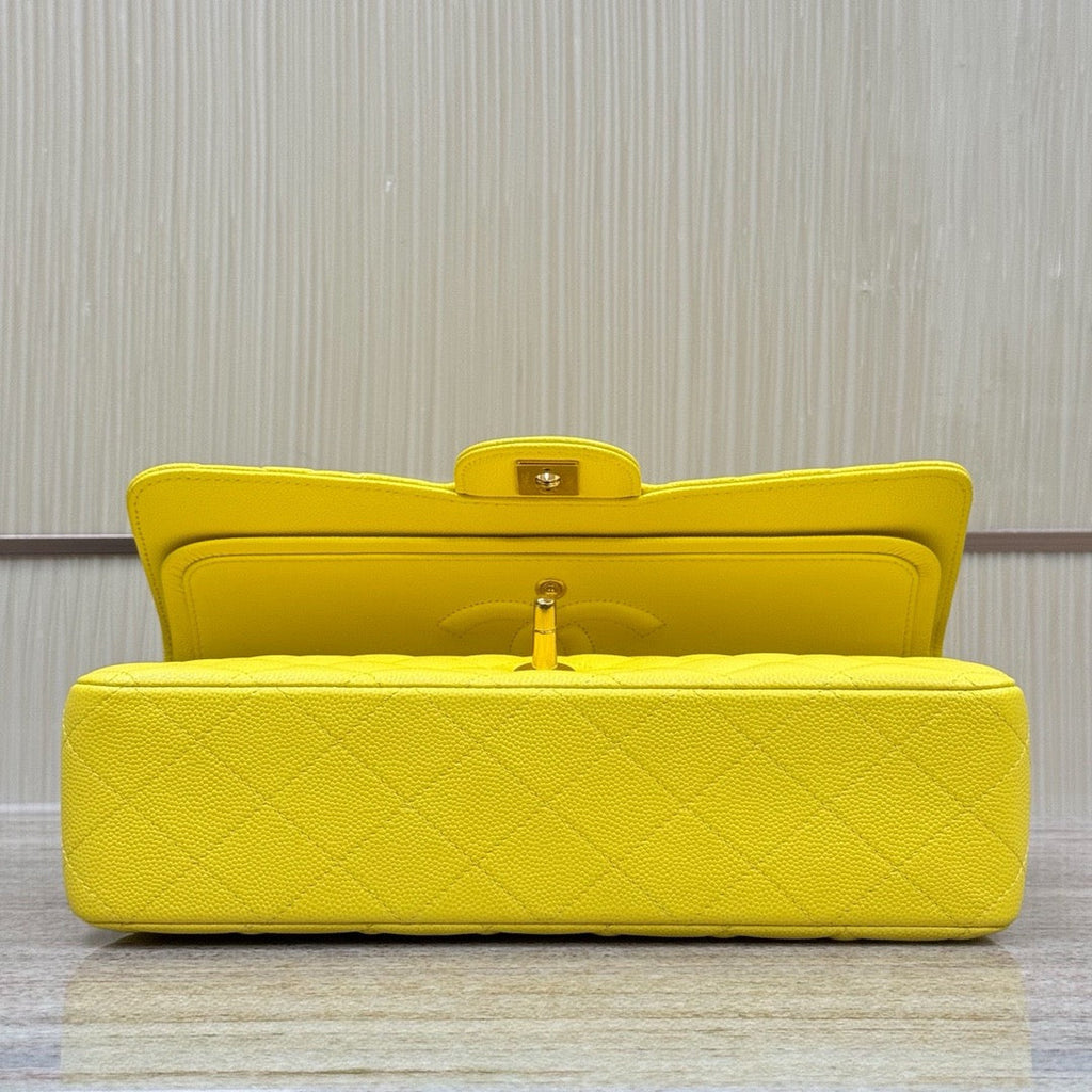 Chanel Flap Orta Boy Çanta Havyar Deri 2024 Sarı Renk - Glimmer of Luxury