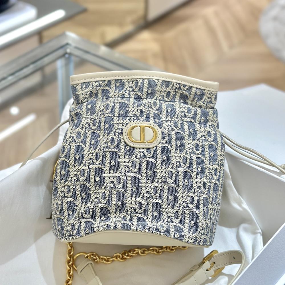 Dior 30 Montaigne Mini Bağcıklı Kova Çanta