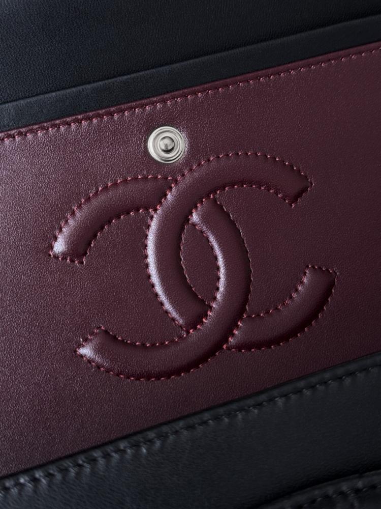 Chanel 2025/26 Yumuşak Kapitone Kuzu Derisi Maxi Tek Kapaklı Çanta