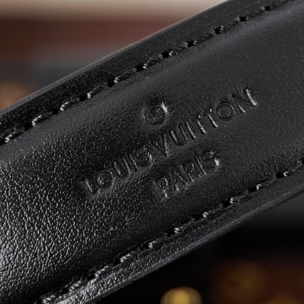 LV M13738 Petite Malle Çanta