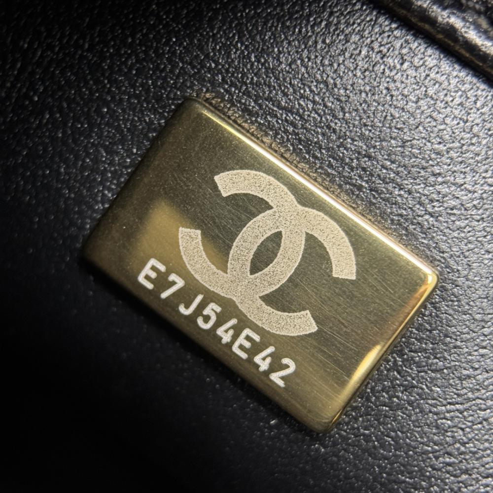 Chanel Mini Sweetheart Crush Kare Kapaklı Çanta Siyah Kuzu Derisi Antik Altın Donanım - Glimmer of Luxury