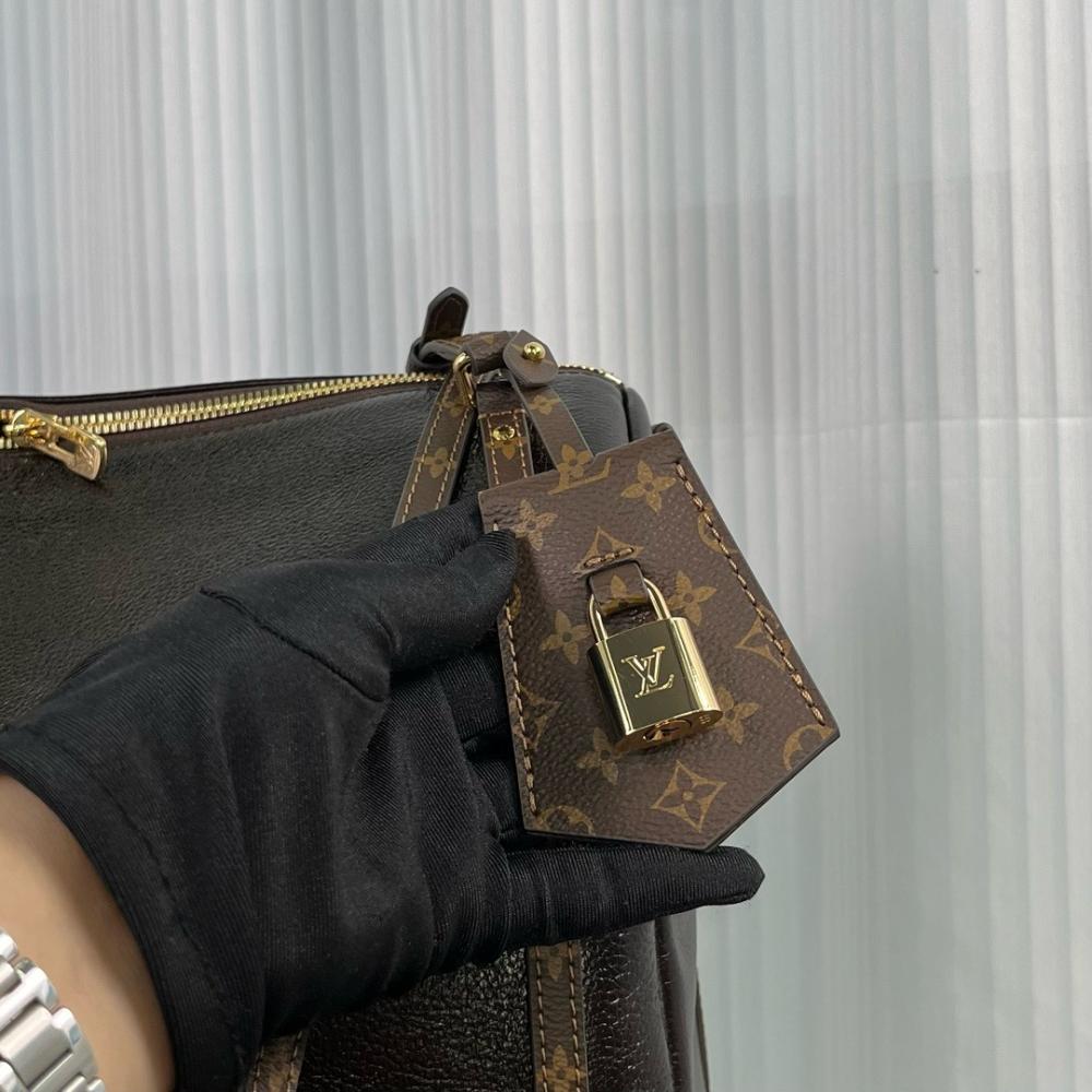 Louis Vuitton – Express MM (Black Monogram)